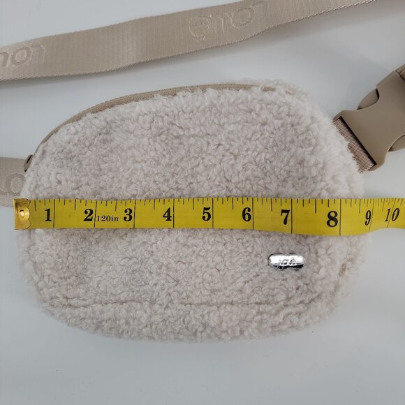 Lole Fleece Crossbody Belt Bag – Cream – Good Condition - Picture 8 of 10